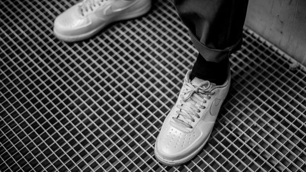 sneakers trends 2026: deze 8 stijlen zie je straks overal