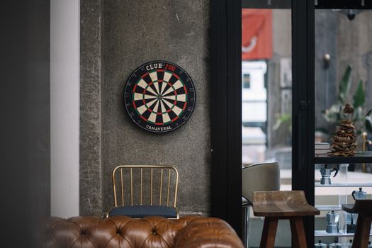 Darts live op groot scherm in een sportcafé in Viral