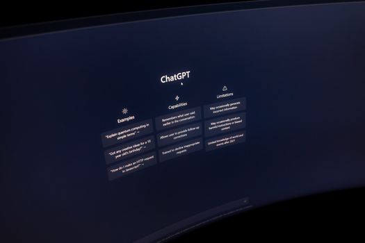 Illustratie van Gemini AI op smartphone en laptop met slimme assistentfuncties