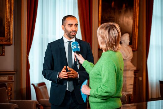 Stadhuisfoto bij artikel over wat verdient de burgemeester van Viral en de landelijke salarisschaal