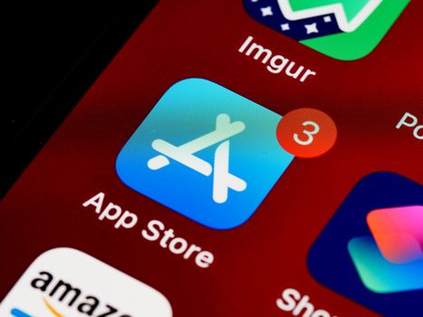 iPhone-scherm met ios update in instellingen en melding voor software-update